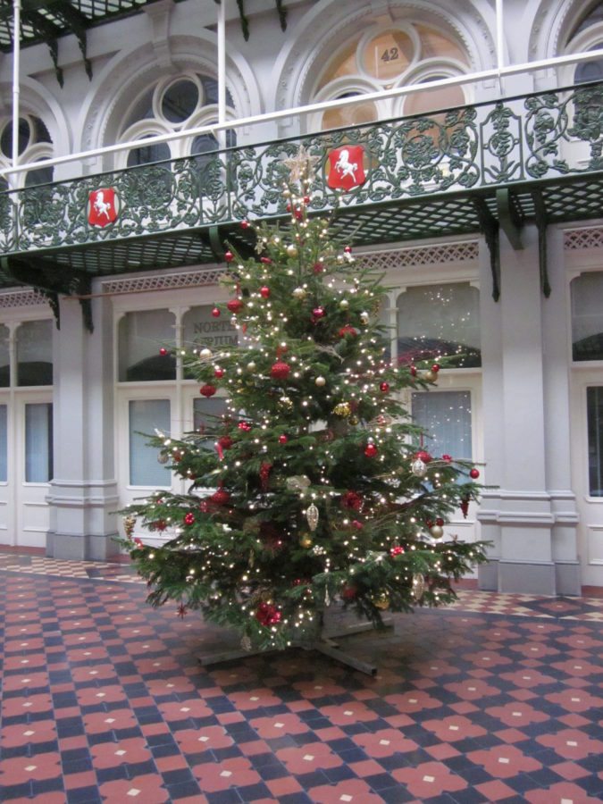 Corporate Christmas Tree - 16ft red and gold